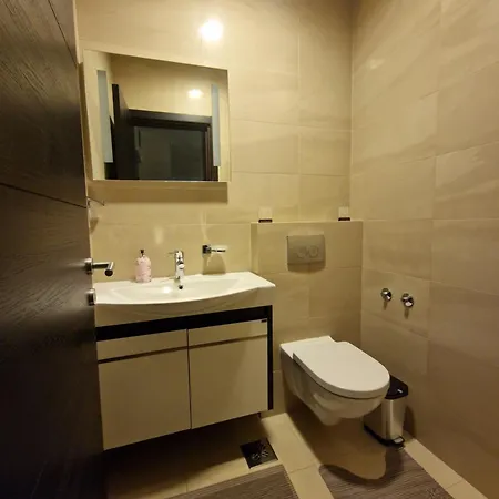 Skyaprt77m Jacuzzi Apartment