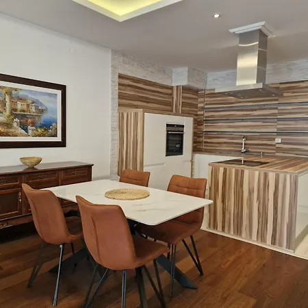 Skyaprt77m Jacuzzi Apartment